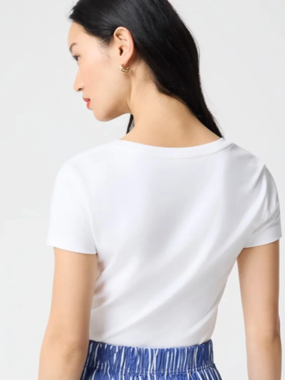 J crew white Essential V-neck tee